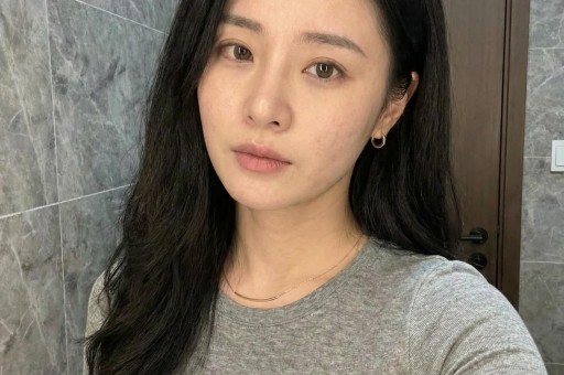 央视最惨女主持：男友被判死缓丈夫惨死狱中现在48岁依旧单身